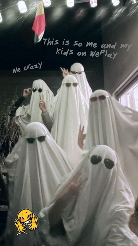 Six People Friend Group Aesthetic, Holoween Costums Aesthetic, Group Costume 4 People, Ghost Costume With Sunglasses, Group Ghost Photoshoot, Ghost Sunglasses Photoshoot, 3 People Friend Group, Group Of Friends Aesthetic Wallpaper, Group Pic Ideas Aesthetic