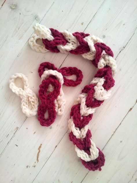 Crochet Chain Link Scarf Pattern Crochet Garlands Christmas, Chain Link Crochet, Crochet Chain Stitch Projects, Crochet Paper Chain, Crochet Chain Link, Chain Link Scarf, Crochet Chain Scarf, Crochet Hat Ideas, Chain Scarf