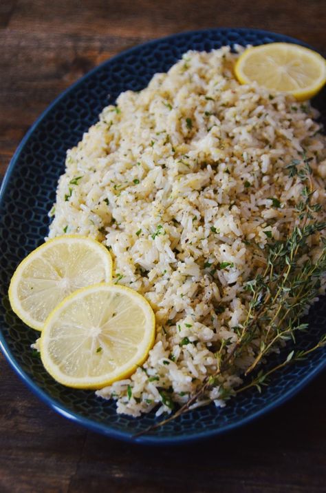 Lemon Rosemary Rice & Quinoa is a quick and easy side dish that is perfect for Thanksgiving and holiday party menus. Made with Carolina Jasmine Rice with Quinoa, fresh lemons, rosemary, and garlic it takes only 20 minutes to cook and feeds a crowd. Pair it with roast turkey, ham, or any of your favorite holiday recipes. #sponsored #CarolinaRiceUnites Rosemary Rice, Quinoa Recipes Side Dish, Quinoa Side, Chicken Broth Substitute, Vegan Rice Dishes, Quinoa Side Dish, Herb Rice, Quinoa Recipe, Side Items