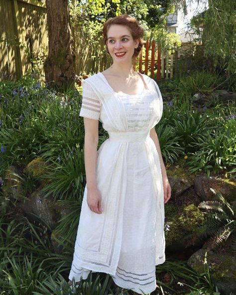 I made an Edwardian lawn/lingerie dress for a summery historical look. (B6610) : sewing Edwardian Summer Dress, Edwardian Tea Gown, Edwardian Tea Dress, Cottagecore Dresses, Lingerie Gown, Tea Gown, 1910s Fashion, Edwardian Dress, 20th Century Fashion