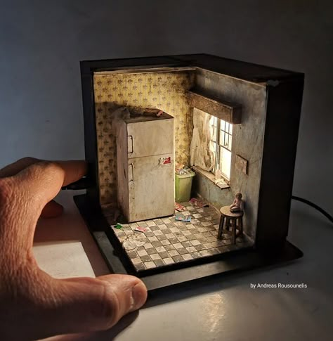 Room Box Miniatures, Miniature Artist, Miniature Photography, Shadow Box Art, 3d Shadow Box, Miniature Rooms, Cardboard Art, I Love Art, Miniature Crafts