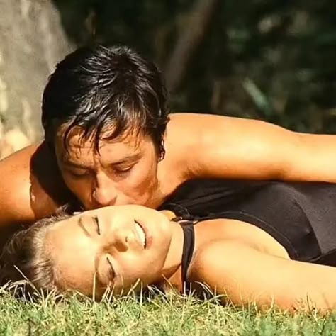 This video is not mine 60s Romance Aesthetic, Alain Delon Kiss, Romantic Tv Shows, Romantic Photos Couples Love, Romantic Movie Scenes Film, Alain Delon Aesthetic, Dark Romance Movies, Old Romance Movies, Romantic Movies Video