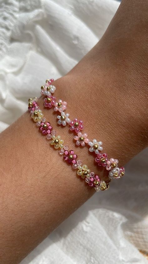 yourgoldenangel on Instagram: make a beautiful pink & yellow flower bracelet with me 🌼🤍🌸 (sorry for this sound but I really needed to use it 😅) • • • • #flowerbracelet… Pink And Yellow Beaded Bracelet, Clay Bead Flower Bracelet, Yellow Beaded Jewelry, Pink Flower Bracelet, Beaded Flower Earrings Tutorial, Flower Seed Bead Bracelets, Flower Bead Bracelet Tutorial, Beaded Jewelry Flower, Beaded Bracelets Flower