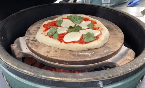 Pizza On The Big Green Egg, Pizza On The Green Egg, Pizza On Big Green Egg, Pizza On Green Egg, Green Egg Pizza Recipes, Big Green Egg Pizza Recipes, Bge Recipes, Egg Pizza Recipes, Big Green Egg Pizza