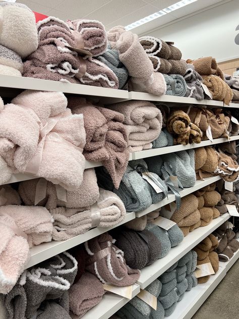 Pile Of Blankets Aesthetic, Fluffy Blanket Aesthetic, Blankets Aesthetic, Pajama Ideas, Blanket Aesthetic, Bedding Blanket, Barefoot Dreams Blanket, Cozy Bathroom, Wedding Gift Ideas