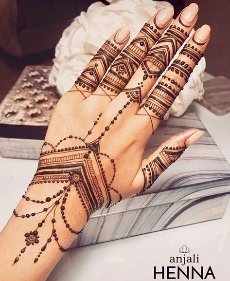 Outer Hand Mehndi Designs, Egyptian Henna Design, Moroccan Henna Designs, Karwachauth Mehndi, Karwa Chauth Mehndi, Henna Ink, Moroccan Henna, Mehandhi Designs, Latest Arabic Mehndi Designs