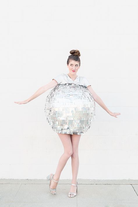 DIY Disco Ball Costume Disco Themed Outfits, Disco Diy, Disco Ball Costume, Christmas Costumes Diy, Skull Study, Costume Zombie, Brain Cupcakes, Diy Disco Ball, Zombie Brain