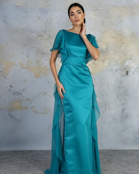 How stunning is this fit and flare bridesmaid dress in satin and chiffon! 💙✨ Designed with a bateau neckline, waterfall sleeves and chiffon overskirt which also has the waterfall design along the edge. 💐✨ #StyleRDM1331 #richarddesigns #bridesmaiddress #bridesmaids #bridesmaid #wedding #weddingdress #bride #weddinginspiration #bridetobe #weddingideas #bridesmaiddresses #weddingday #bridal #weddinginspo #weddings #bridesmaidsdress #bridesmaidsdresses #bridestyle Chiffon Overskirt, Flared Bridesmaid Dresses, Waterfall Design, Bridesmaid Wedding, Bateau Neckline, Bride Style, Bridesmaid Dress, Wedding Inspo, Fit And Flare