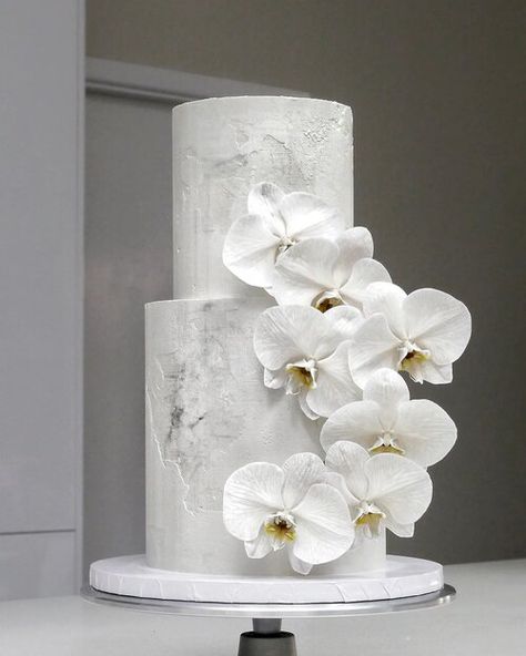 ALCAKEMY Light Concrete Texture, Engagement Party Cake Ideas, Concrete Wedding Cake, Party Cake Ideas, Cake Engagement, White Engagement Party, Engagement Party Cake, Wafer Paper Flowers, Cake White