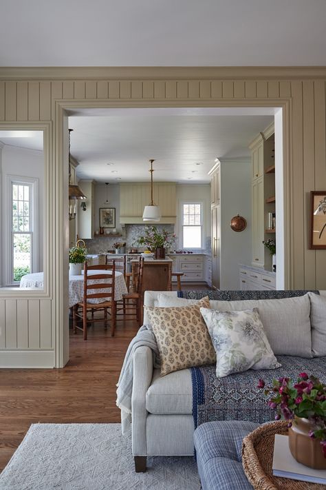 Pillement House - Farmhouse - Living Room - Chicago - by Laura Design Company | Houzz Connecticut Homes Interior, Chalet House, Jones Road, Mission House, Dwelling Place, Southern House, Library Room, Cottage Style Homes, Oregon Washington