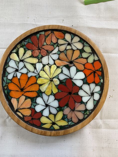 Mosaic lazy susan Mosaic Lazy Susan Patterns, Lazy Susan Update, Mosaic Lazy Susan, Mosaic Serving Tray Ideas, Mosiac Trays Patterns, Round Table Mosaic Patterns, Happy House, Lazy Susan, Serving Bowls