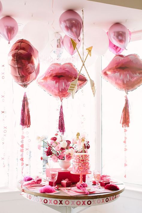 Party Planning: A Red & Pink Lip-Themed Galentine’s Get Together Teenage Party Games, Valentines Theme Party, Valentines Party Decor, Valentinstag Party, Arabic Dress, Galentines Party, Valentine Theme, Quinceanera Party, Valentine Birthday