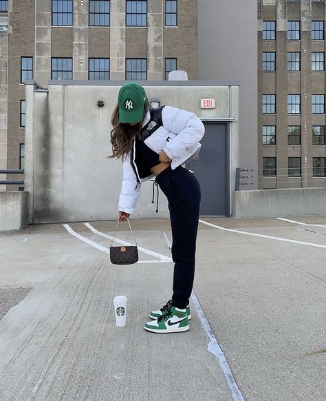 Green Aj1 Outfit, Green Dunks Outfit Ideas, Jordan 1 Lucky Green Outfit Women, Green Nikes Outfit, Air Jordan Green Outfit, Jordan Green Outfit, Green Jordan 1 Outfit Women, Green Tennis Shoes Outfit, Green Air Jordan 1 Outfit