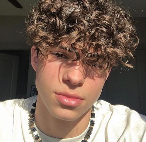 (38) Beautifull Boys ♡ (@Boyzasth1) / Twitter Men Haircut Curly Hair, Boys With Curly Hair, Corte De Cabelo Masculino, Curly Hair Men, Boys Haircuts, Curly Hair Cuts, Grunge Hair, Boy Hairstyles, Blonde Hair Color