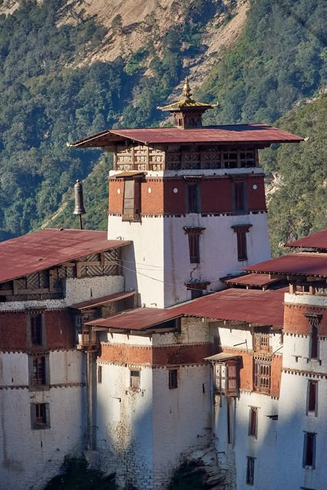 Dzongs, iconic fortress-like structures, encapsulate Bhutan's unique blend of religion, governance, and architecture, making them an essential part of any travel story. ⁠ ⁠ 🇧🇹 Their strategic locations, intricate design, and vibrant murals embody the nation's rich cultural heritage. ⁠ ⁠ ➡️ Join Ewen & I and a small intimate group of like-minded travelers to Bhutan in November.⁠ ⁠ Save for later.⁠ DM for questions 💌⁠ Bhutan Architecture, Nepal Architecture, Bhutan Photography, Photo Journalism, Running Photography, Soul Contract, The Quiet Ones, Watercolor Architecture, Architecture Concept Drawings