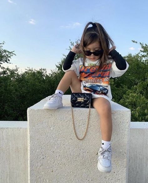 outfits #kidsfashion #kidsootd #backtoschooloutfit #holidayoutfit #birthdayoutfit #partyoutfit #minifashionista #stylemini #instakids #fashionkids #toddlerfashion #bigkidstyle #teenfashion Fashion Baby Girl Outfits, Foto Baby, Toddler Girl Style, Kids Fashion Clothes, Urban Lifestyle