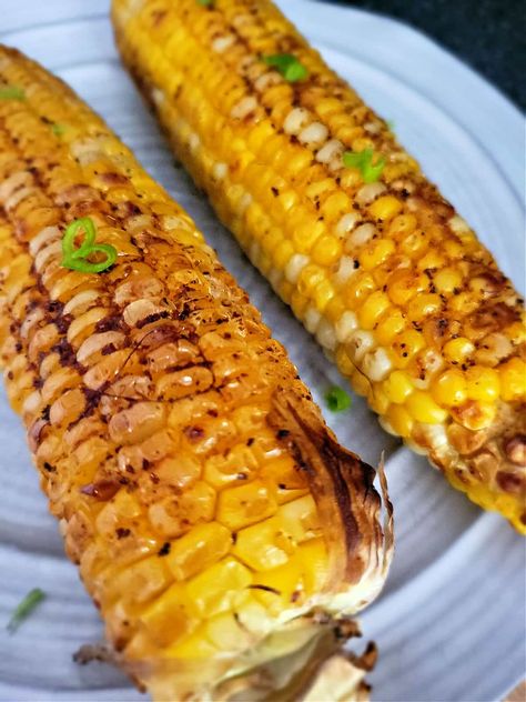 Best Damn Air Fryer Corn on the Cob - Daily Yum Air Fryer Squash, Grilled Corn On Cob, Air Fryer Side Dishes, Daily Yum, Cooked Corn, Air Fryer Corn, Air Fryer Veggies, Corn On The Cob Recipe, Seasoned Corn