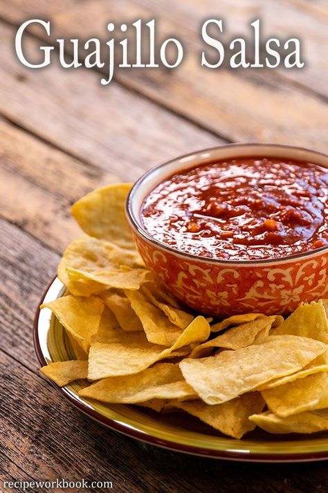 Guajillo Salsa Recipe, Chili Guajillo Recipe, Chevys Salsa Recipe Copycat, Guajillo Chile Recipes, Salsa Guajillo, Mexican Restaurant Salsa, Guajillo Salsa, Guajillo Sauce, Restaurant Salsa