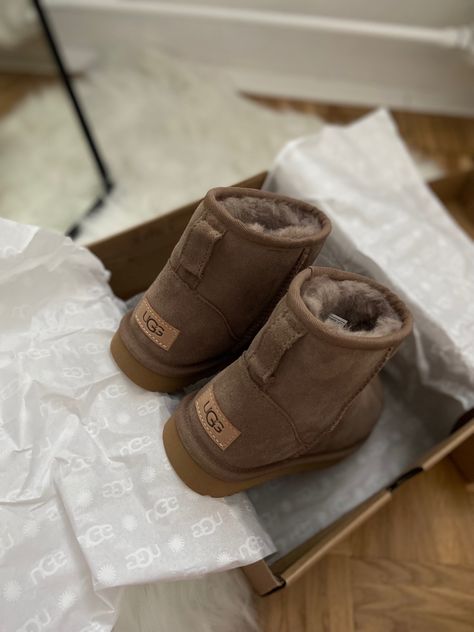 Ugg Mini Caribou, Ugg Caribou Outfit, Ugg Caribou, Uggs Fashion, Uggs Mini, Thrift Manifest, Ultra Mini Uggs, Brown Uggs