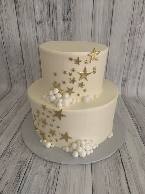 Silver And Gold Birthday Cake, Debut Birthday Cake, Golden Cake Design, Star Cake Birthday, White And Golden Cake, Gold And White Birthday Cake, Star Theme Cake, Gold Cake Ideas, Star Themed Cake