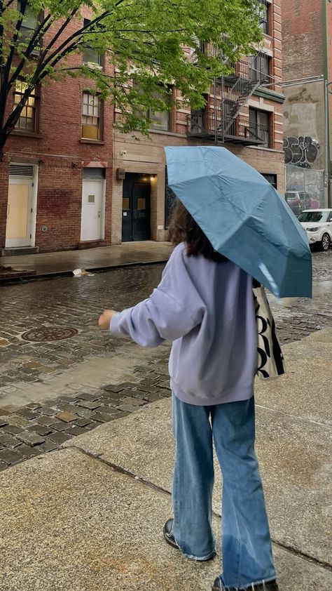 Greenwich Village, New York City rainy day photo Rainny Day, Rainy Day Photos, Rainy Day Aesthetic, Village Photos, Fall Breakfast, Greenwich Village, Photo Poses, Rainy Day, Bell Bottom Jeans