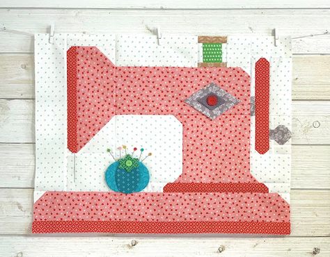 Sewing Machine Quilt Block, Sewing Machine Quilt, Sewing Machine Quilting, Bee In My Bonnet, Machine Pattern, Miniature Quilts, Fall Quilts, Quilt Block Tutorial, Quilting Studio