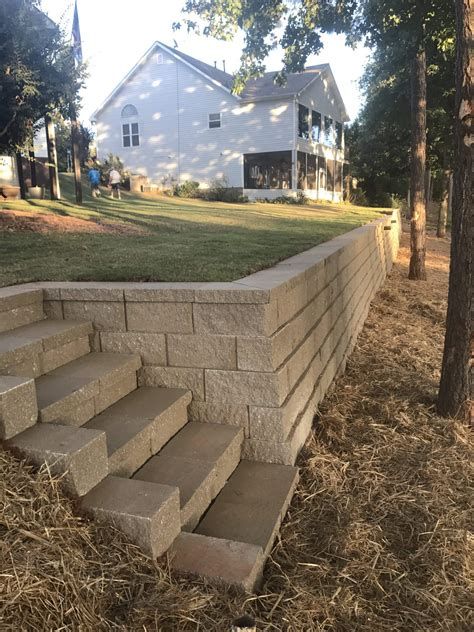 retaining wall ideas - Yahoo Image Search Results Backyard Slope Landscaping, Sloping Backyard Ideas, Wall Landscape Design, Sloped Yard Landscaping Ideas, Slope Backyard, Sloped Yard Landscaping, Landscaping Slope, Retaining Wall Landscape, Plant Backyard