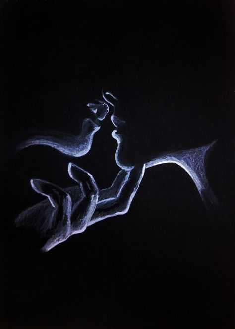 Kissing Figures Drawing, Silouhette Of People Kissing, Art Inspiration Couple, Kissing Silhouette Drawing, Kissing Silhouette Aesthetic, Shadow Kissing Silhouette, Silhouette Art Couple Romantic, Kiss Abstract Art, Abstract Kissing Painting