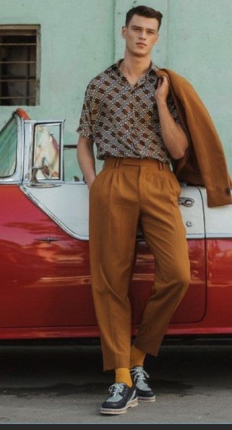 50s Mens Fashion, Shorts Inspiration, 70s Fashion Men, Mode Poses, Don Pedro, Mode Editorials, Outfit Chic, Look Retro, Mens Fashion Photography