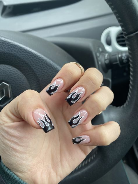 Matte Black Flame Nails, Flame Nails Acrylic Black, Short Flame Nails Designs, Nails Acrylic Fire Flames, Short Square Flame Nails, Nails Black Flames, Gothic Nails Short Square, Acrylic Flame Nails, Square Flame Nails