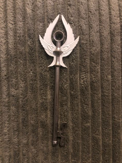 Locke And Key Keys, Skeleton Key Tattoo, Elven Tree, Key Tattoos, Unique Key, Fantasy Props, Antique Keys, Keys Art, Magical Jewelry