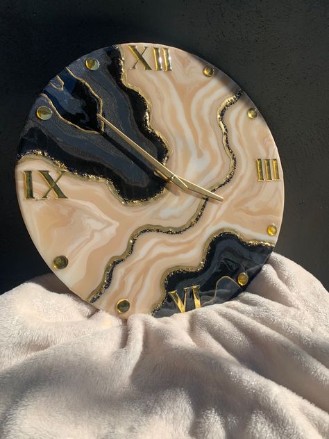 Handmade clock Diy Resin Gifts, Resin Gifts, Resin Clock, Handmade Clocks, Diy Resin Art, Resin Projects, Black Agate, Diy Resin, Resin Diy