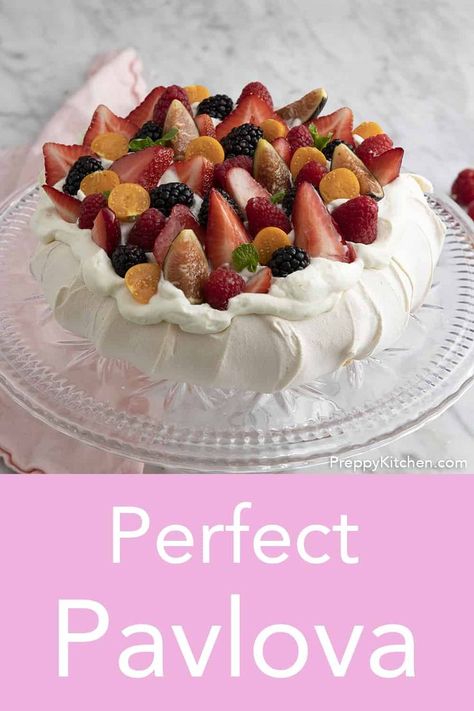 Pavlova Easy, Pavlova Toppings, Chocolate Pavlova, Pavlova Dessert, Pavlova Cake, Sweet Whipped Cream, Mini Pavlova, Preppy Kitchen, Pavlova Recipe