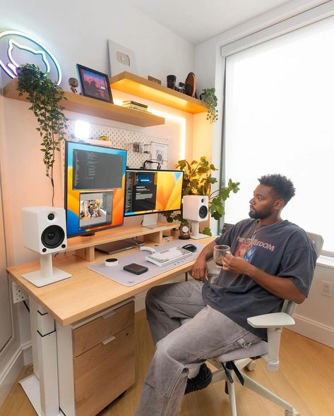 Creative Functional Workspace 🔥 📸: @gyasilinje Step into the world of sleek and modern desk setups with our latest feature! Explore the productivity-enhancing designs of our community. 💻 @modtecups Disclaimer: We don’t own this content. The original owner(s) of this content is mentioned above. ___________ #modtecups #moderndesk #minimalistworkspace #aestheticdesign #sleekoffice #aestheticsetup #DIYprojects #homedecor #minimalism #deskgoals #desksetup #productivespaces #minimalsetup #deski... Two Monitor Desk, Two Monitor Desk Setup, Content Room, Workplace Inspiration, Gaming Computer Room, Desk Monitor, Home Studio Desk, Setup Pc, Sleek Office