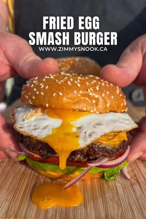 Burger Grill Recipes, Food Truck Burger Ideas, Egg Burger Recipe, Unique Burgers Ideas, Breakfast Smash Burger, Donut Burger, Hamburger And Eggs, Gourmet Smash Burger, Breakfast Burger Ideas