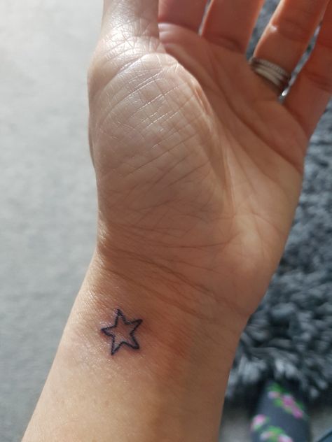 Star Stick N Poke, Stars Tattoos For Women, Small Star Tattoo, Small Star Tattoos, Finger Tattoo For Women, To My Dad, Star Tattoo, Pretty Tattoos For Women, Cute Tattoos For Women