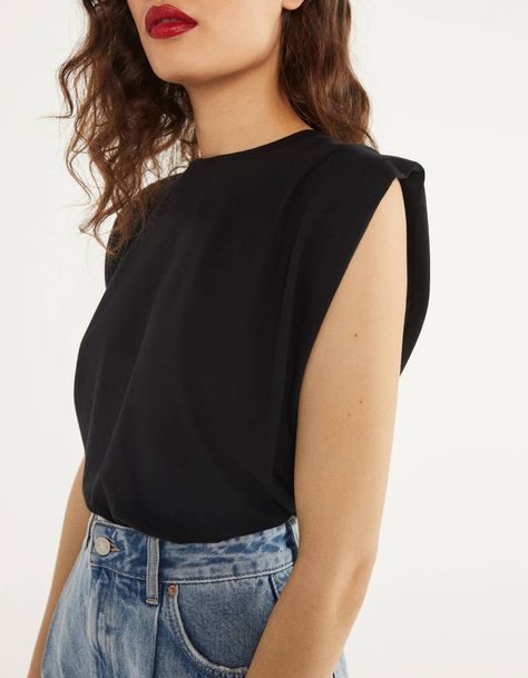 Bershka T-Shirt With Pleats Along the Shoulders Black Sleeveless Top Outfit, Sleeveless Top Outfit Casual, Sleeveless Shirt Outfit, Muscle Tee Outfits, Sleeveless Top Outfit, Dark T Shirt, Black Sleeveless Shirt, Sleeveless Outfit, Black Sleeveless Top