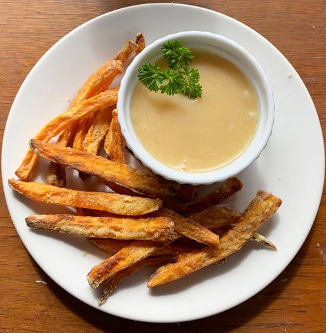 Sweet Potato Fry Sauce, Maple Mayo, Sweet Potato Fries Dipping Sauce, Sweet Potato Dip, Mayo Dip, Air Fryer Sweet Potato Fries, Crispy Sweet Potato, Potato Fries, Thanksgiving Appetizers