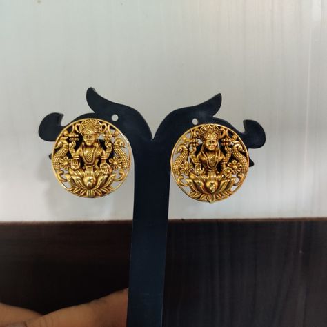 Lakshmi Earrings Gold Studs, Lakshmi Studs Gold, Plain Gold Studs Earrings Indian, Lakshmi Earrings Gold, Hallmark Jewellery, Big Earrings Gold, Indian Gold Jewellery Design, Gold Earrings For Kids, Big Stud Earrings