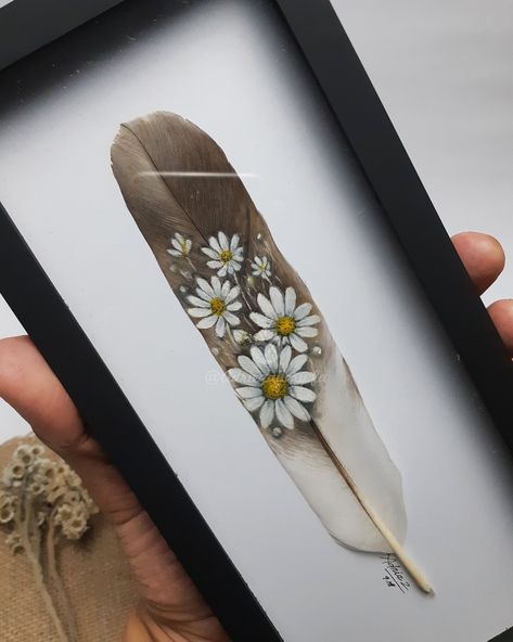 "Exotic Daisy  Painting on the feather is the quite unique thing which is very suitable for gift, souvenir, collection or decoration. This is a hand-painted on the native rooster/hen feather. Every feather has been cleaned before painted. It was painted carefully and full of patience to get a neat and beautiful result, so it takes many hours to complete one. This painting comes with a frame and is ready to hang on your wall or put on your desk or shelves. Feather size approx. 1.4 x 7 inches (3.6 Feather Art Projects, Souvenir Collection, Painting Unique, Daisy Painting, Native American Crafts, Feather Painting, Feather Crafts, Feather Art, Unique Paintings