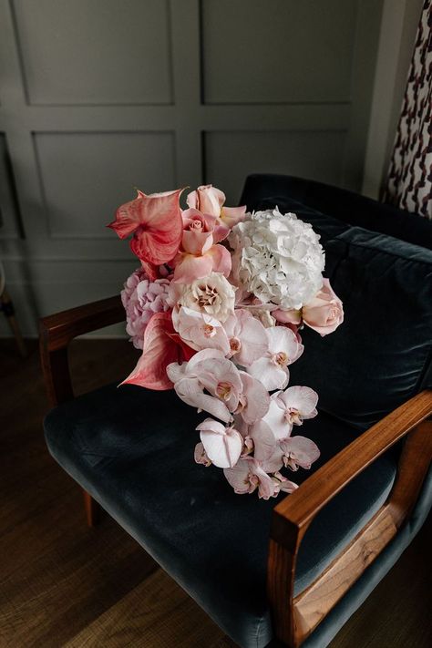 Pink Orchid Flower Bouquet for Bride Flower Bouquet For Bride, Blush Wedding Flowers Centerpiece, Dress For Elopement, Orchid Flower Bouquet, White Wedding Flowers Bouquet, Bouquet For Bride, Orchid Bouquet Wedding, Tropical Wedding Bouquets, Modern Wedding Bouquets