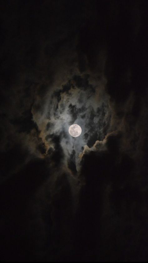 Univers Aesthetic, Moonlight Wallpaper, Moonlight Aesthetic, Moonlight Photography, Sky Photography Nature, Night Sky Wallpaper, Moon Photos, The Moon Is Beautiful, Look At The Moon