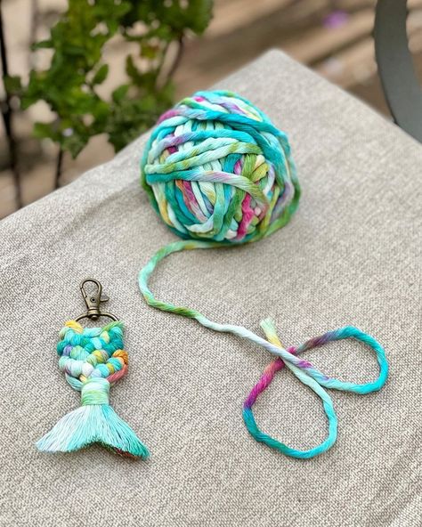 Christy | Knitwear + Patterns on Instagram: “I’m in love with making these macrame mermaid keychains! I’m thinking about selling them. Do you think I should? I would value your…” Mermaid Keychain Diy, Macrame Disney, Hand Knitting Diy, Mermaid Crafts, Embroidery Leaf, Shell Crafts Diy, Doll Diy Crafts, Handmade Wire Jewelry, Macrame Projects