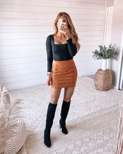 Bodysuit Outfit Skirt, Skirt And Bodysuit Outfits, Bodysuit And Skirt Outfit, Bodysuit Outfit Women, Fall Bodysuit Outfit, Nashville Style Outfits, Fall Bodysuit, Bodysuit And Skirt, Casual Outfits For Moms