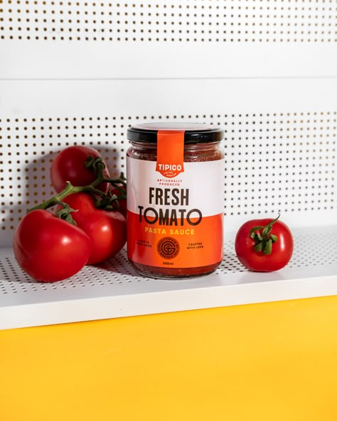 Tipico Italian Grocer on Behance Pasta Sauce With Fresh Tomatoes, Anna Chan, Italian Sauce, Jar Packaging, Tomato Pasta Sauce, Hamper Boxes, Graphic Design Packaging, Sauce Tomate, Design Packaging