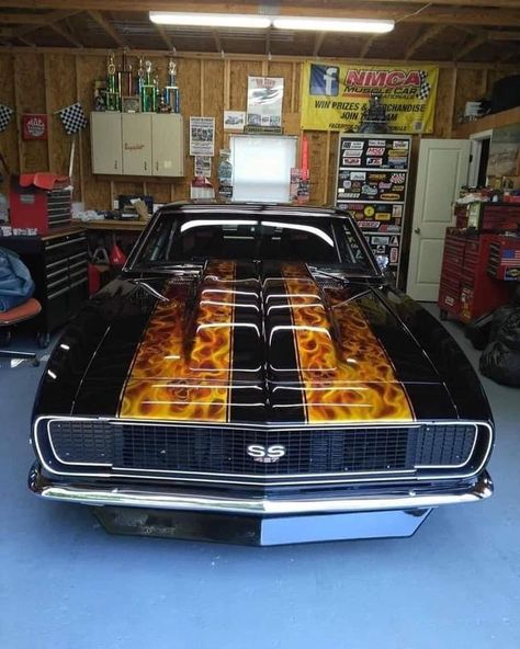 Cars Drive, Trucks Chevy, Car Paint Jobs, Hot Rods Cars Muscle, Old Muscle Cars, Cool Old Cars, Custom Cars Paint, Vintage Muscle Cars, Chevy Muscle Cars