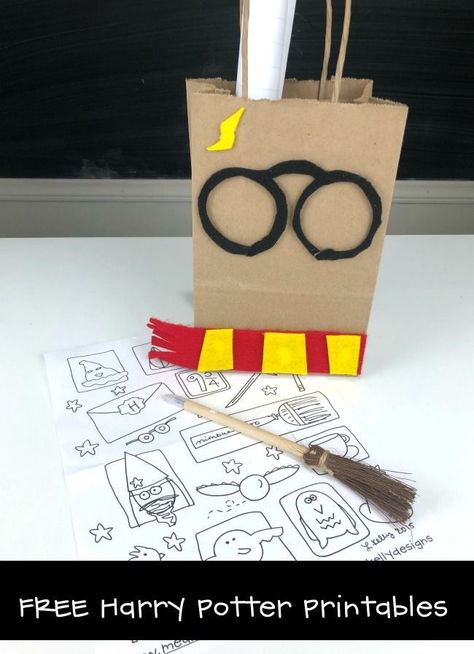 This DIY Harry Potter Goody Bag is perfect for a party or for dropping off the porch of a wizard loving friend.  Fill it with some of your favorite free Hogwarts printables and other magical goodies like candy, popcorn, markers and well… well really anything.  There are two great reasons to make this.  Firstly, it is fun.  Secondly, it is even more fun to give away.  #harrypotterprojects #harrypotterlovers #giftideas #goodybags #diygifts #spreadkindness Harry Potter Birthday Party Goodie Bags, Harry Potter Gift Bags Party Ideas, Harry Potter Gift Bags Diy, Harry Potter Loot Bag Ideas, Harry Potter Birthday Goodie Bag, Harry Potter Party Decorations, Harry Potter Printables Free, Laura Kelly, Harry Potter Printables