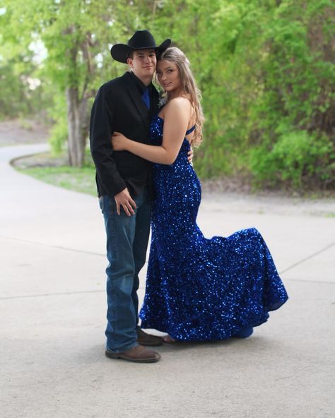 Dark Blue Prom Couple, Teal Prom Couple, Blue Prom Couple, Cowboy Prom, Prom Fits, Prom Couples, 2024 Prom, Sweet Guys, Prom Pictures