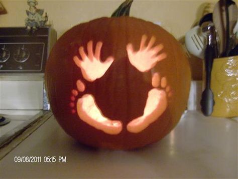 Baby's 1st Pumpkin. What a cute idea! Doingggg this! Except I'm going to use Dylan's hand and feet print the day we carve it not a pattern off the internet! Maybe another one saying 1st Halloween! Hallowen Ideas, Baby First Halloween, Shower Bebe, Theme Halloween, Baby Shower Fall, First Halloween, Fall Baby, Baby Halloween, A Pumpkin