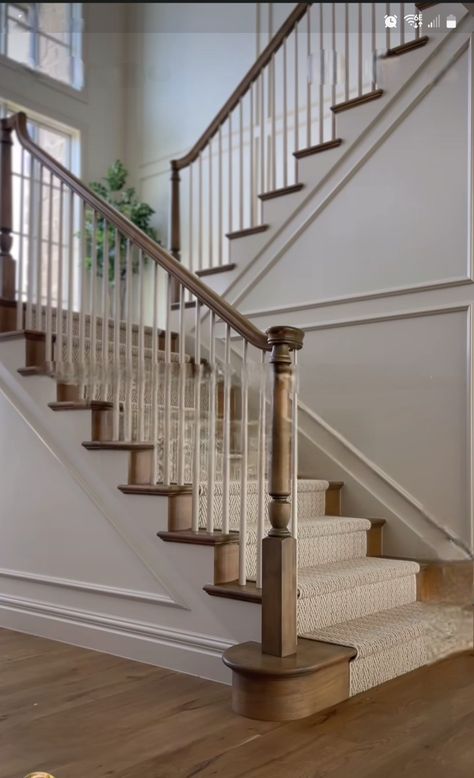 Stair Moulding, Classic Staircase, Stairs Trim, Staircase Runner, Trim Moulding, Traditional Staircase, Stair Wall, Stair Parts, Newel Posts